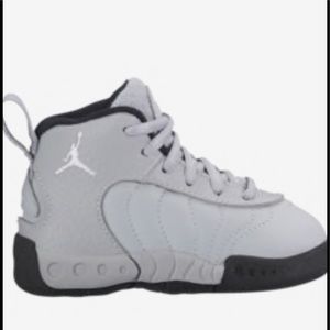 Jordan grey tennis sz 5 toddler unisex